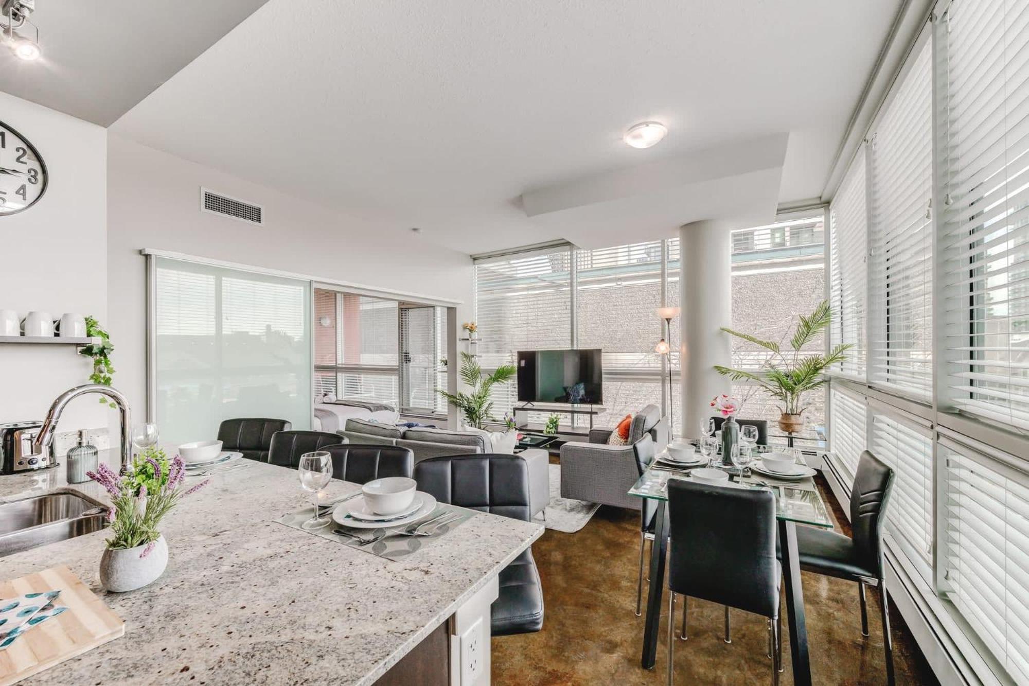 YYC Upscale 2Br Condo - King Bed - Stunning Views מראה חיצוני תמונה